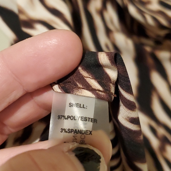 ❤ CALVIN KLEIN FLOWY ANIMAL PRINT TOP, MEDIUM - Picture 3 of 4